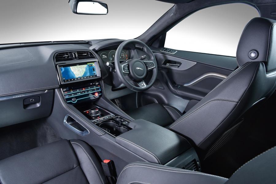 Интерьер Jaguar F-Pace S 30d AWD 2016 года  (ZA) (фото 25 из 27)